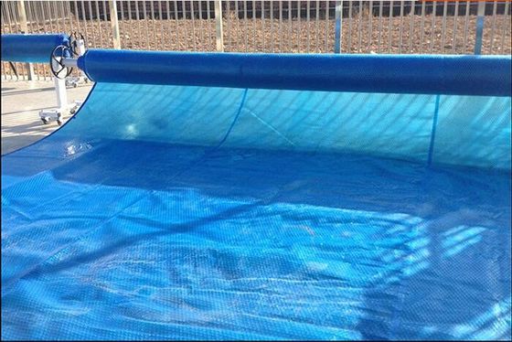 Anti - UV 100um 200um Basen Solar Cover Niebieski kolor PE Bubble Koc Solar Pool Cover